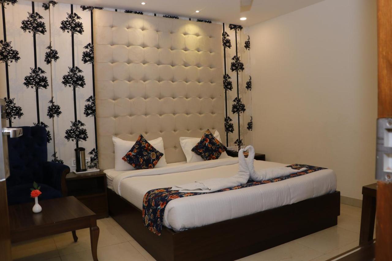 Hotel S C Residency Zirakpur Exterior photo